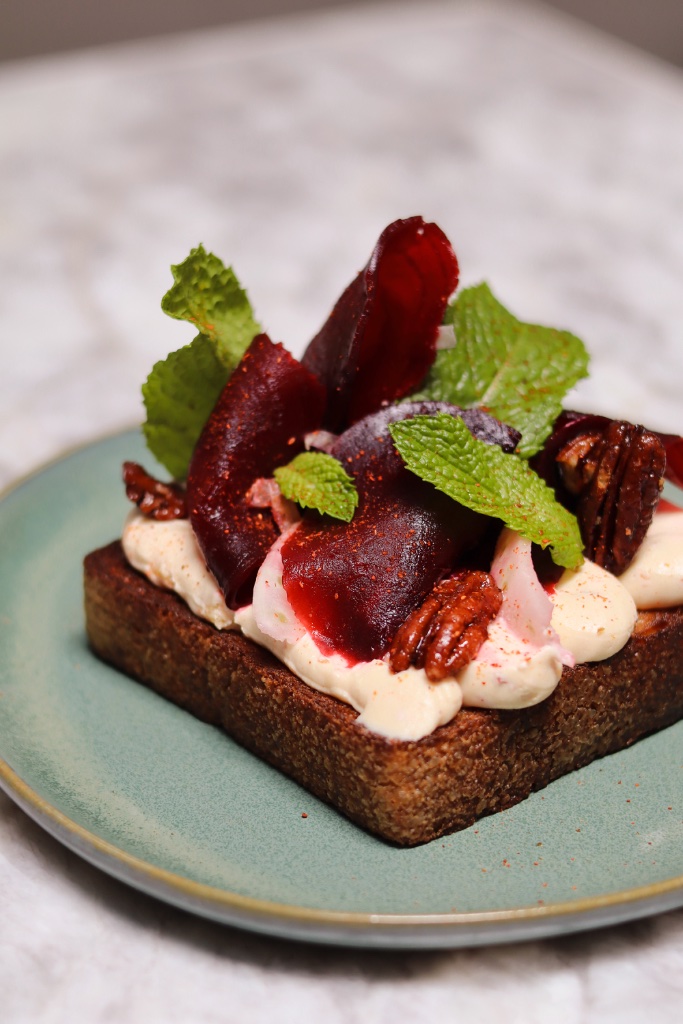 Beet tartine