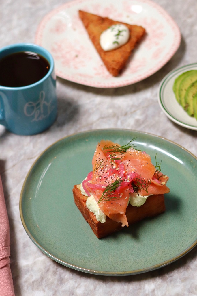 Smoked salmon toast