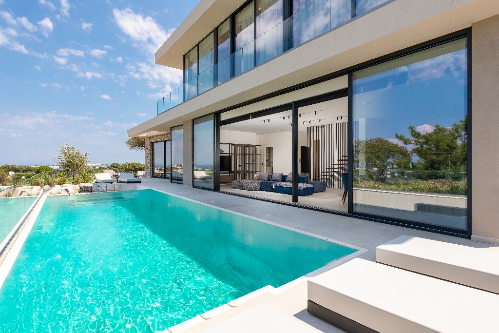 Pool & Villa