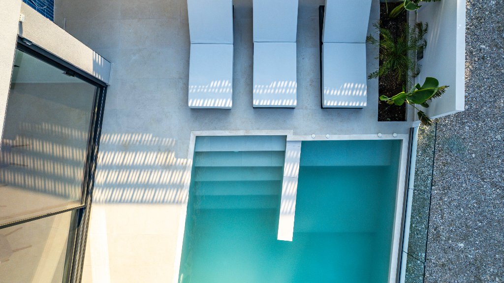 Lounge Pool Area