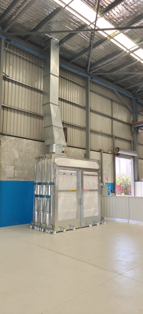 Compact spray booth in operation
