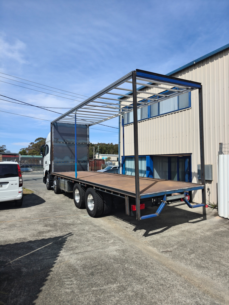 Curtainside body under construction
