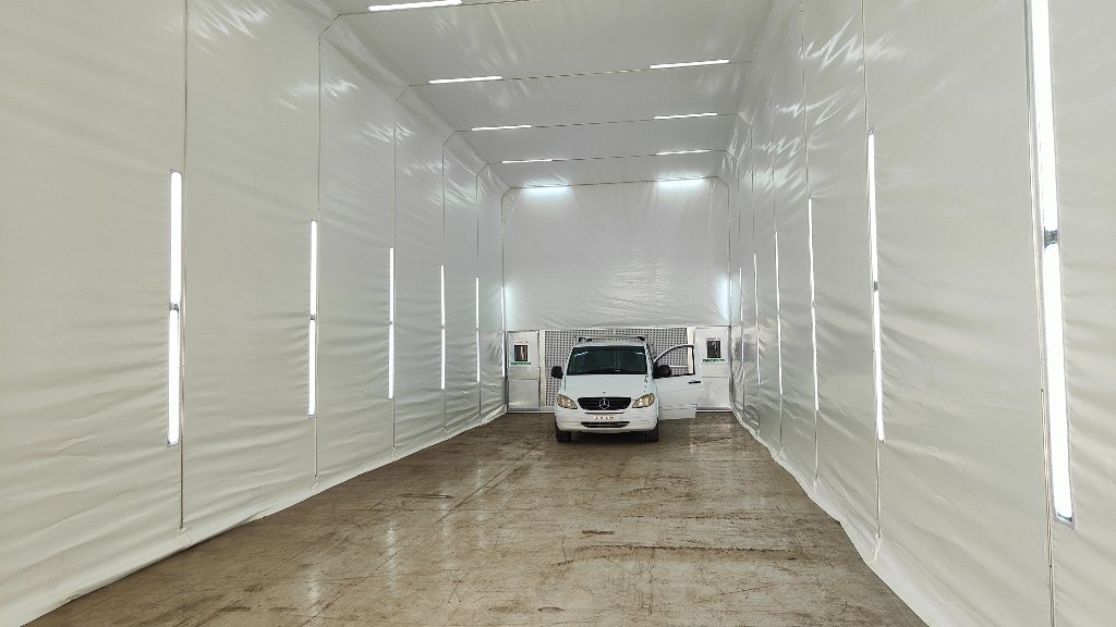 Industrial retractable spray booth
