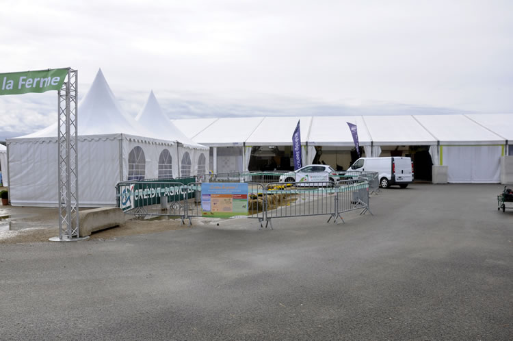 Tentes pagodes 5x5 avec grande structure pour salon agricole