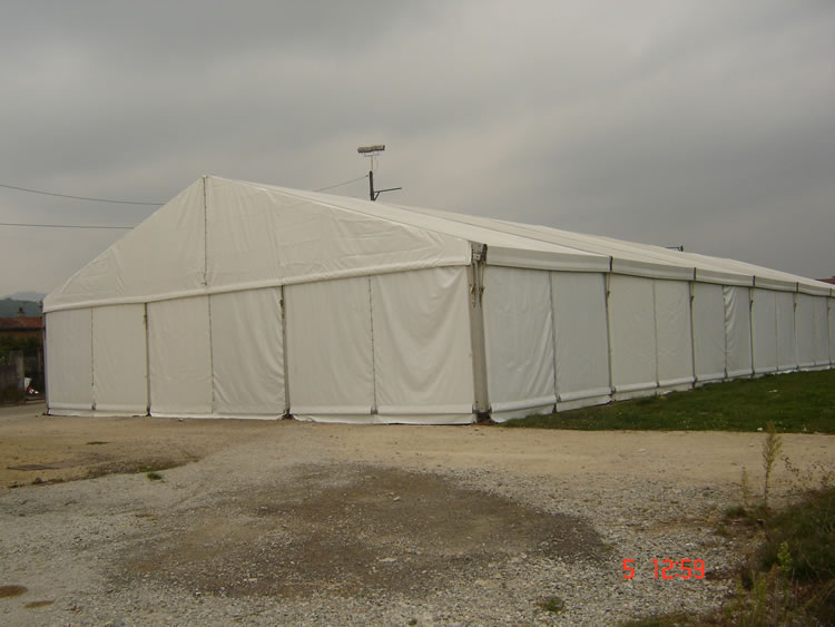 Grande structure aluminium largeur 15m vue extérieure