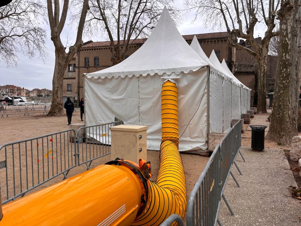 Tentes pagodes chauffées par gaine d'air chaud