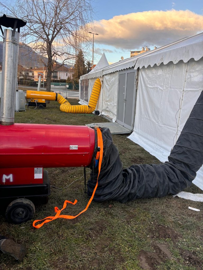 Chauffage air pulsé raccordé à chapiteau événementiel