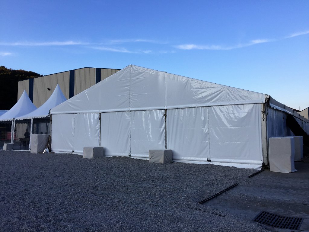 Structure 15m lestée avec lests habillés sur gravier