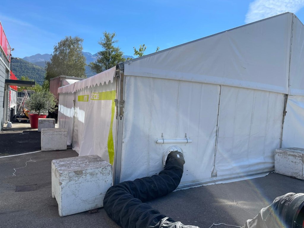 Chauffage mobile avec gaine d'air pour structure événementielle