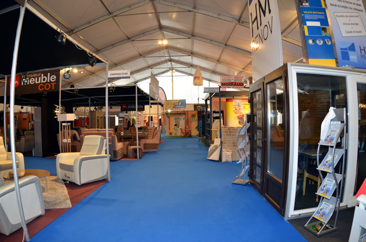 Allée centrale de salon sous structure 30x50 avec stands ameublement