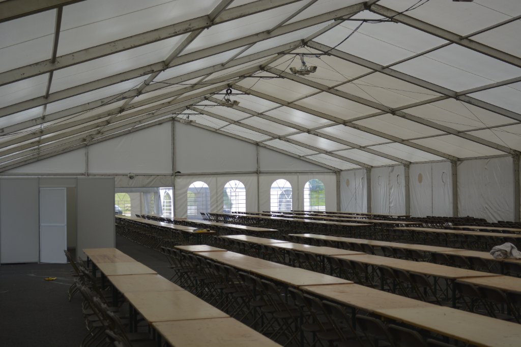Structure 20m sur site en construction avec pagodes d'accueil