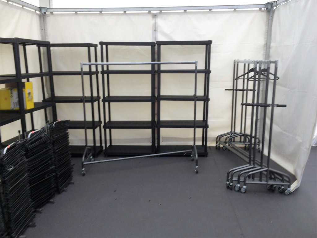 Grilles d'affichage et portants sur roulettes
