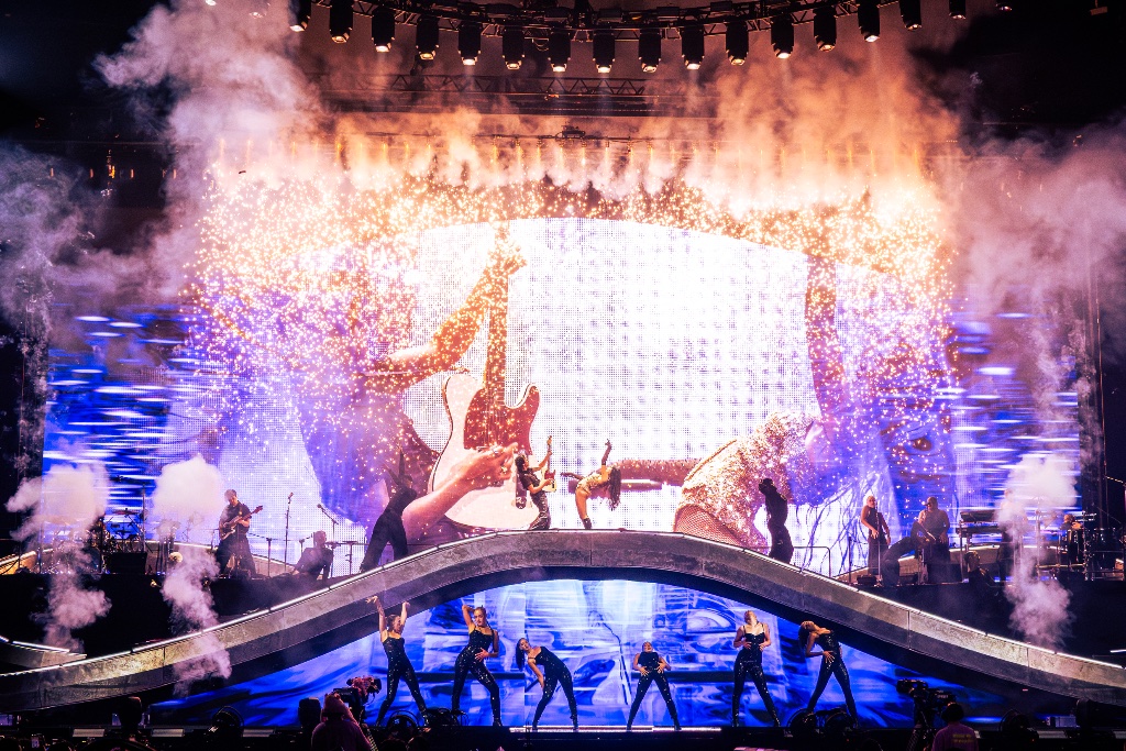 Dua Lipa — Cavale Live