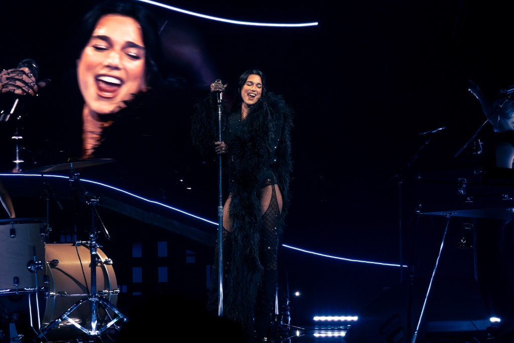 Dua Lipa — Cavale Live