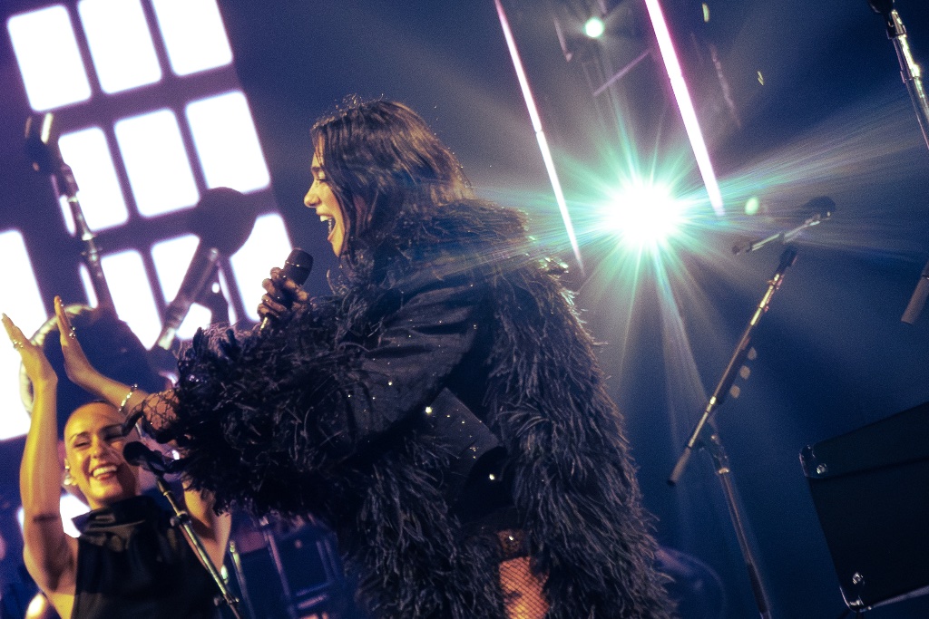 Dua Lipa — Cavale Live