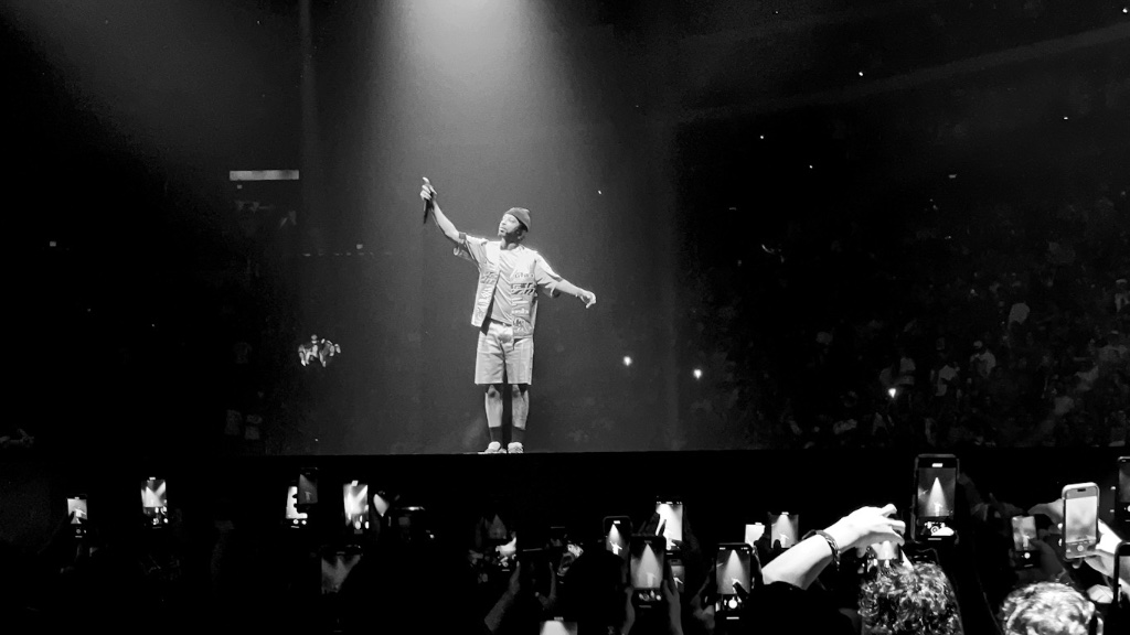 Drake performing during the It's All A Blur Tour at Desert Diamond Arena in Glendale, AZ — concert photography by Anthony Cavale for Cavale Live