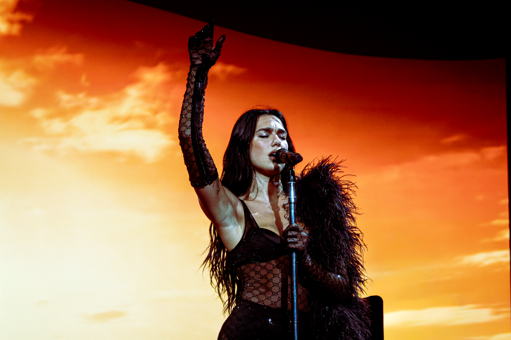 Dua Lipa — Cavale Live