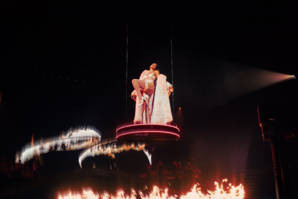 Dua Lipa — Cavale Live