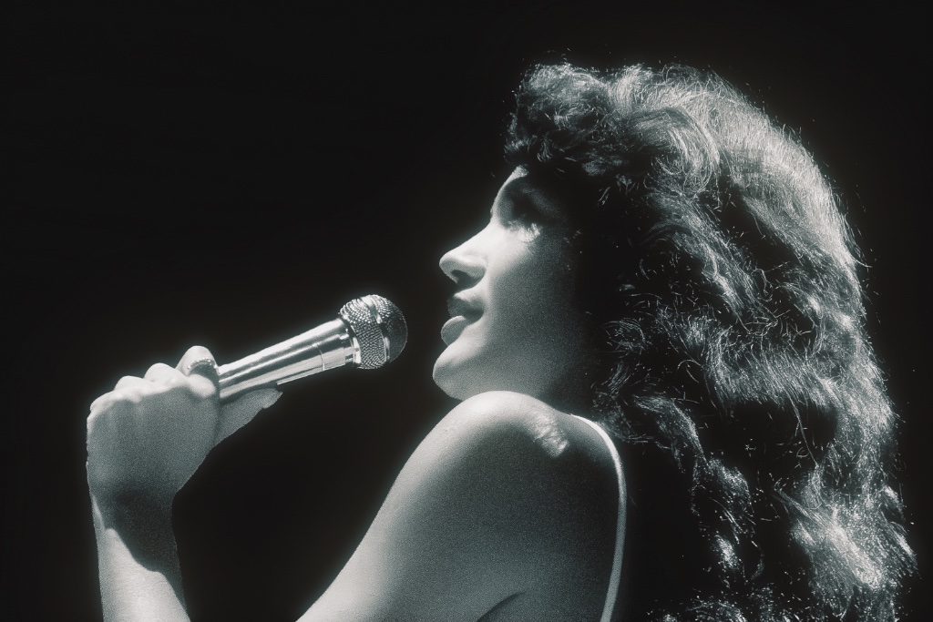 Olivia Dean performing during the The Art of Loving Tour at Crypto.com Arena in Los Angeles, CA — concert photography by Anthony Cavale for Cavale Live