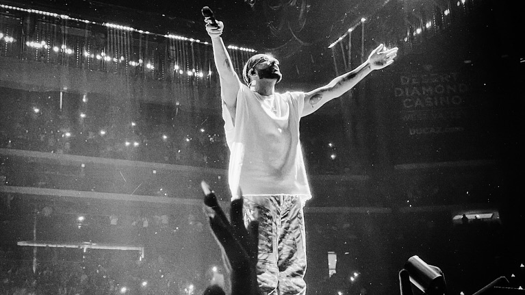 Drake performing during the It's All A Blur Tour at Desert Diamond Arena in Glendale, AZ — concert photography by Anthony Cavale for Cavale Live