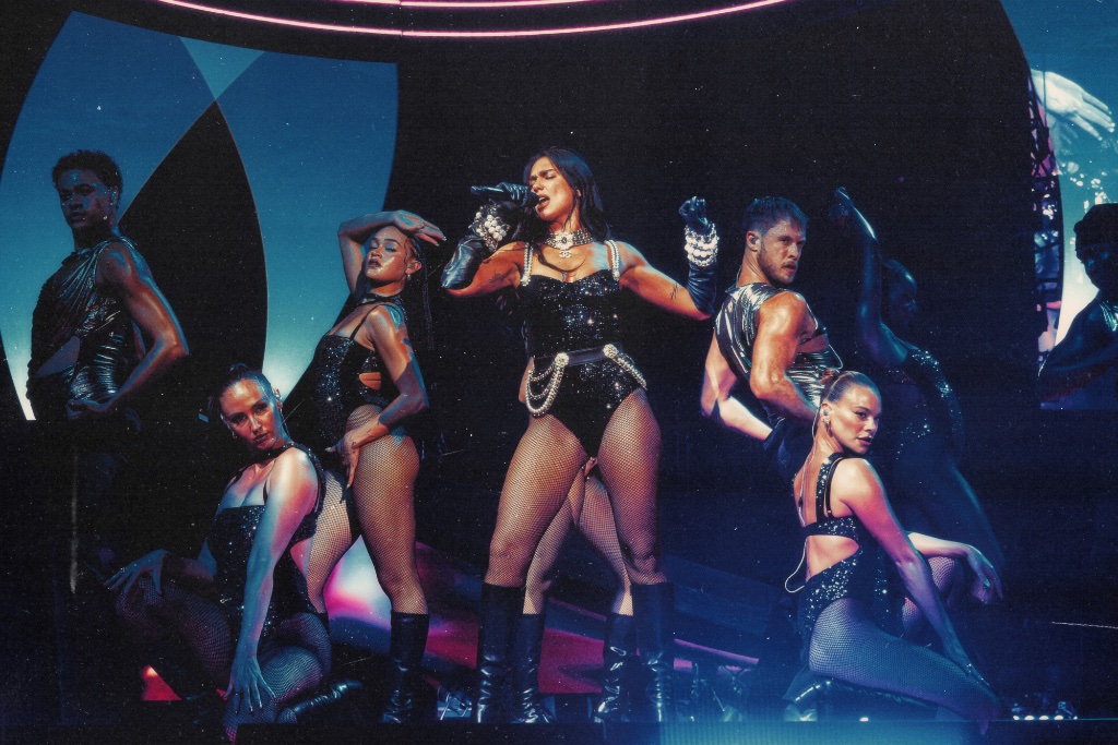 Dua Lipa — Cavale Live
