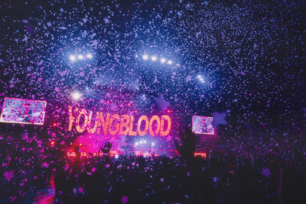 5 Seconds of Summer performing during the Everyone's A Star! World Tour at Desert Diamond Arena in Glendale, AZ — concert photography by Anthony Cavale for Cavale Live