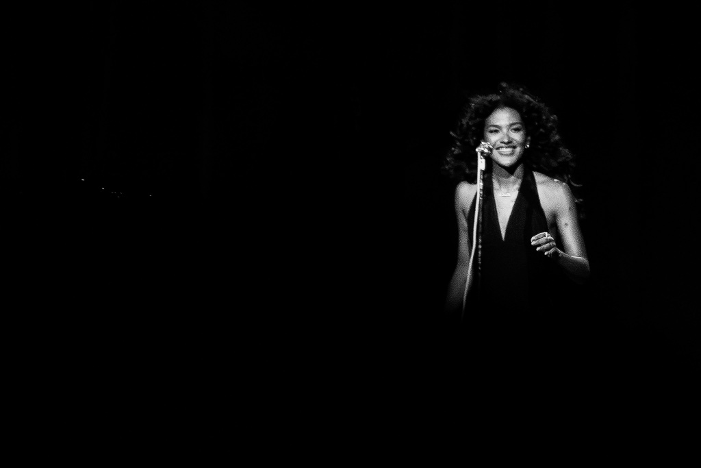 Olivia Dean performing during the The Art of Loving Tour at Crypto.com Arena in Los Angeles, CA — concert photography by Anthony Cavale for Cavale Live