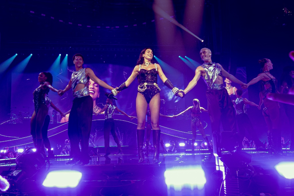 Dua Lipa — Cavale Live