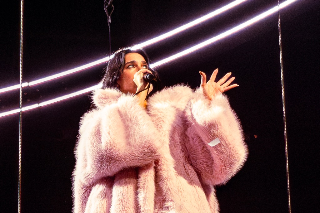 Dua Lipa — Cavale Live