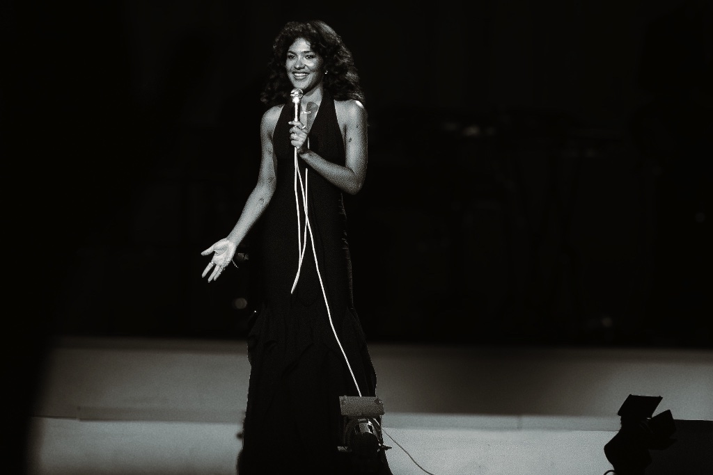 Olivia Dean — Cavale Live