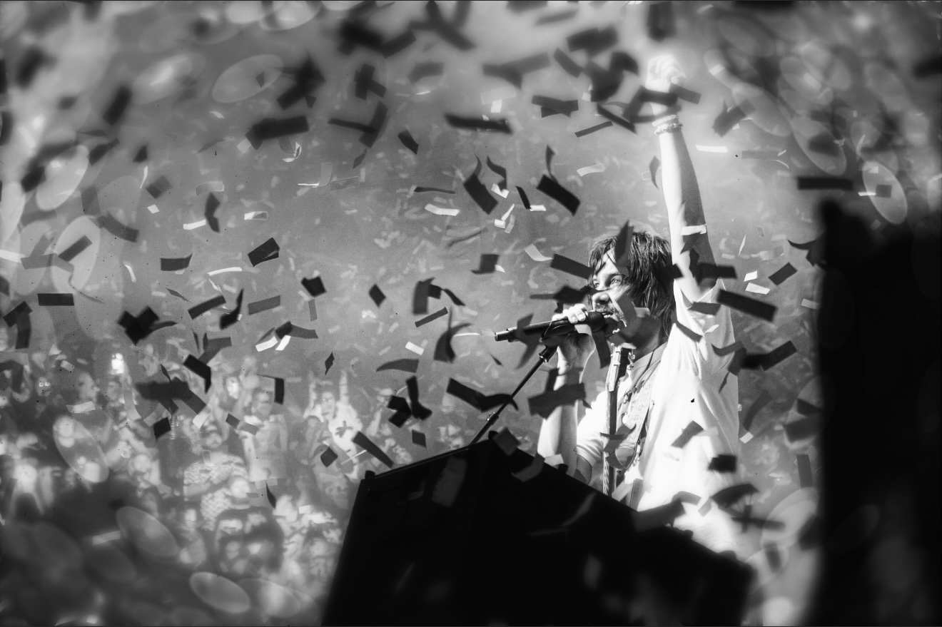 Tame Impala performing on the Deadbeat Tour at Mortgage Matchup Center in Phoenix, Arizona — photograph 16 by Anthony Cavale