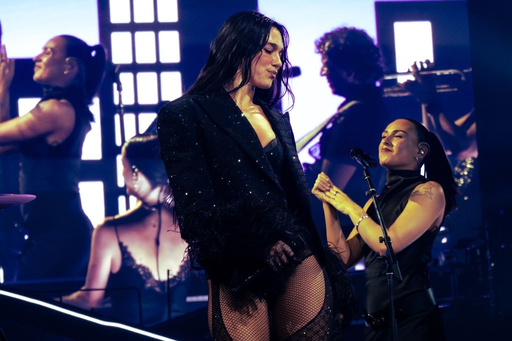 Dua Lipa — Cavale Live