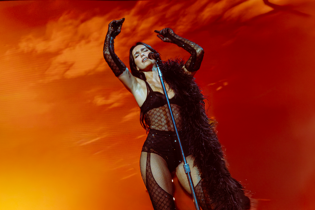 Dua Lipa — Cavale Live