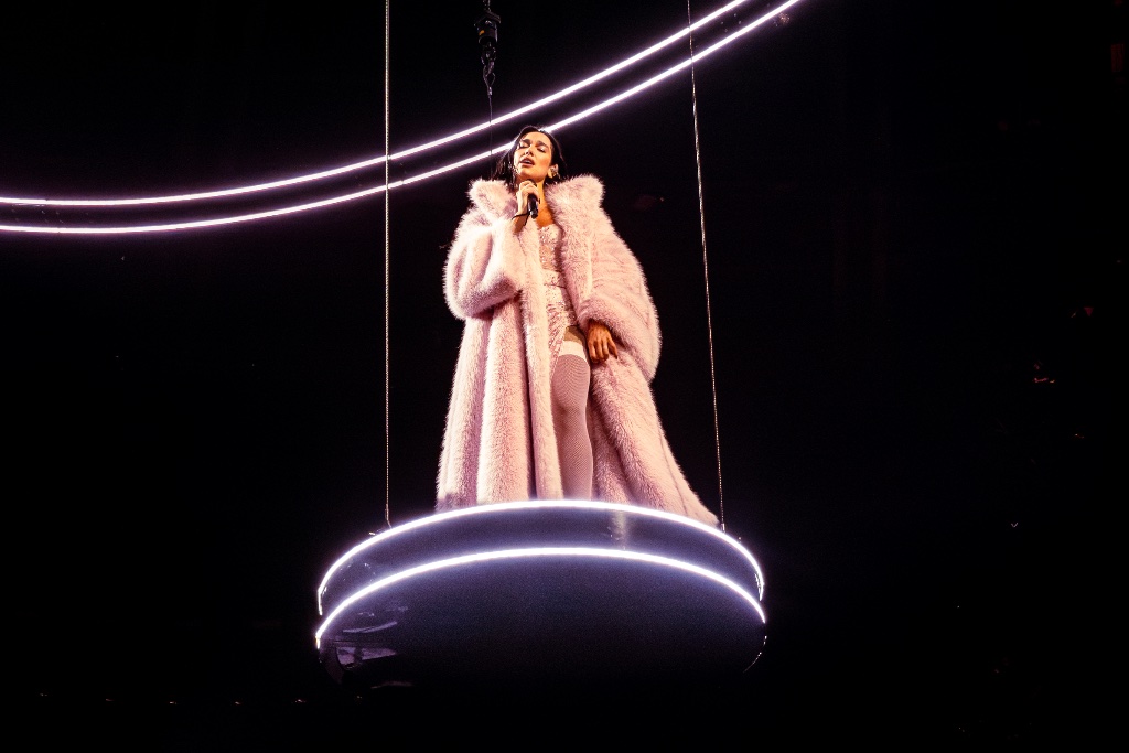 Dua Lipa — Cavale Live