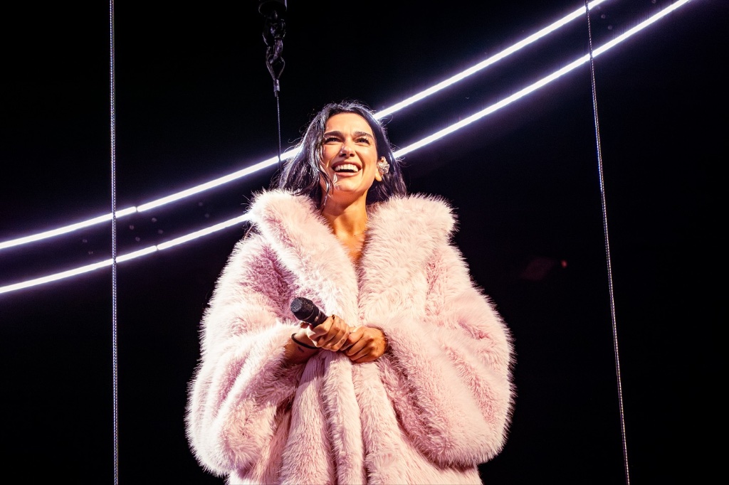 Dua Lipa — Cavale Live