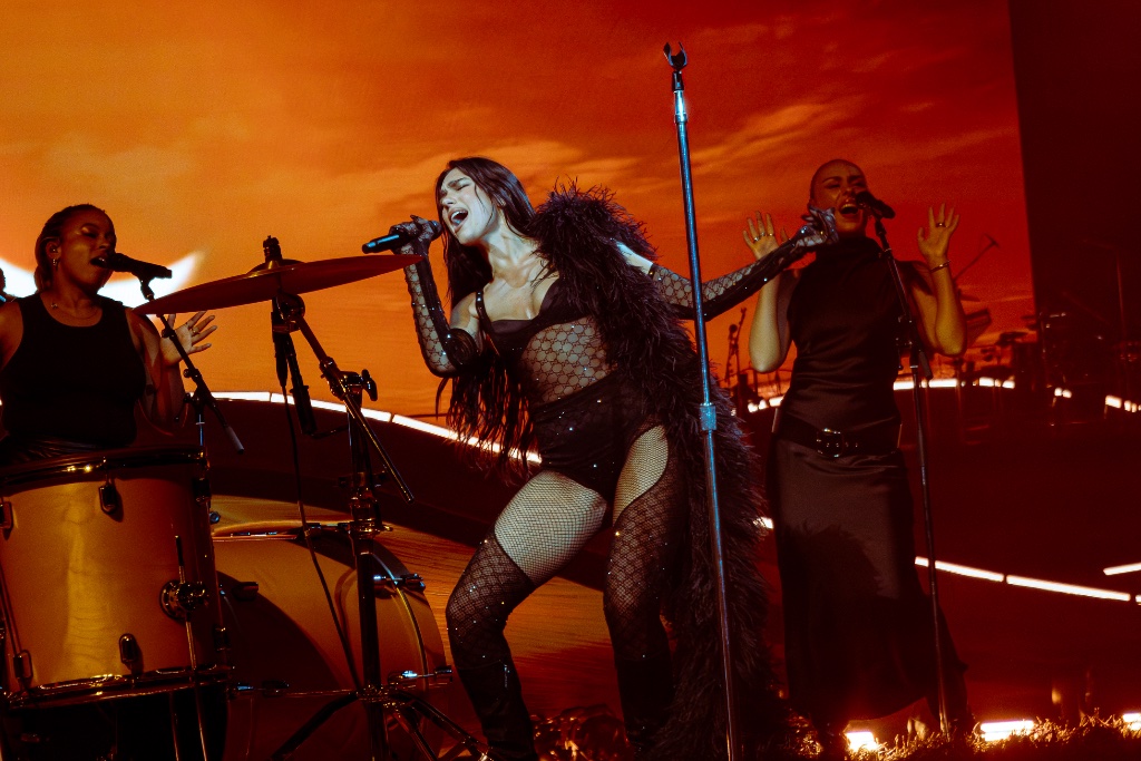 Dua Lipa — Cavale Live