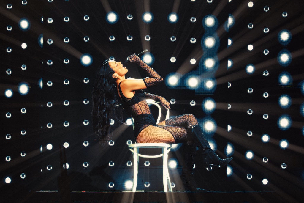 Dua Lipa — Cavale Live