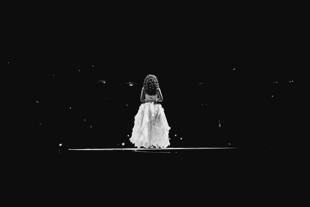 Olivia Dean performing during the The Art of Loving Tour at Crypto.com Arena in Los Angeles, CA — concert photography by Anthony Cavale for Cavale Live