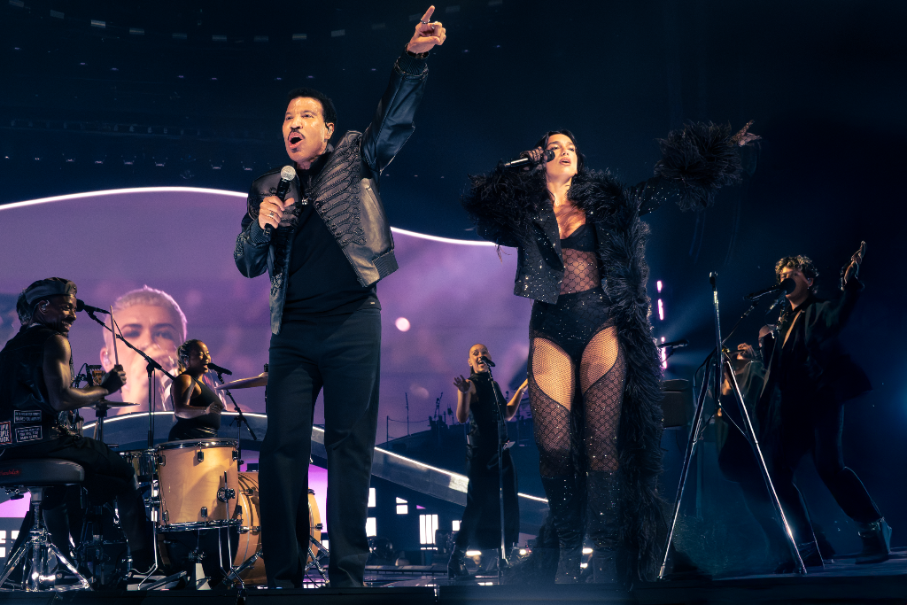 Dua Lipa — Cavale Live