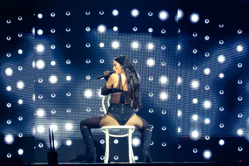 Dua Lipa — Cavale Live