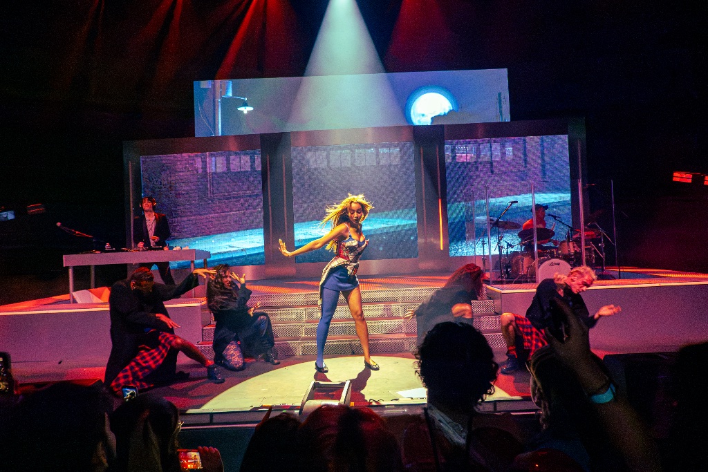 PinkPantheress — Cavale Live