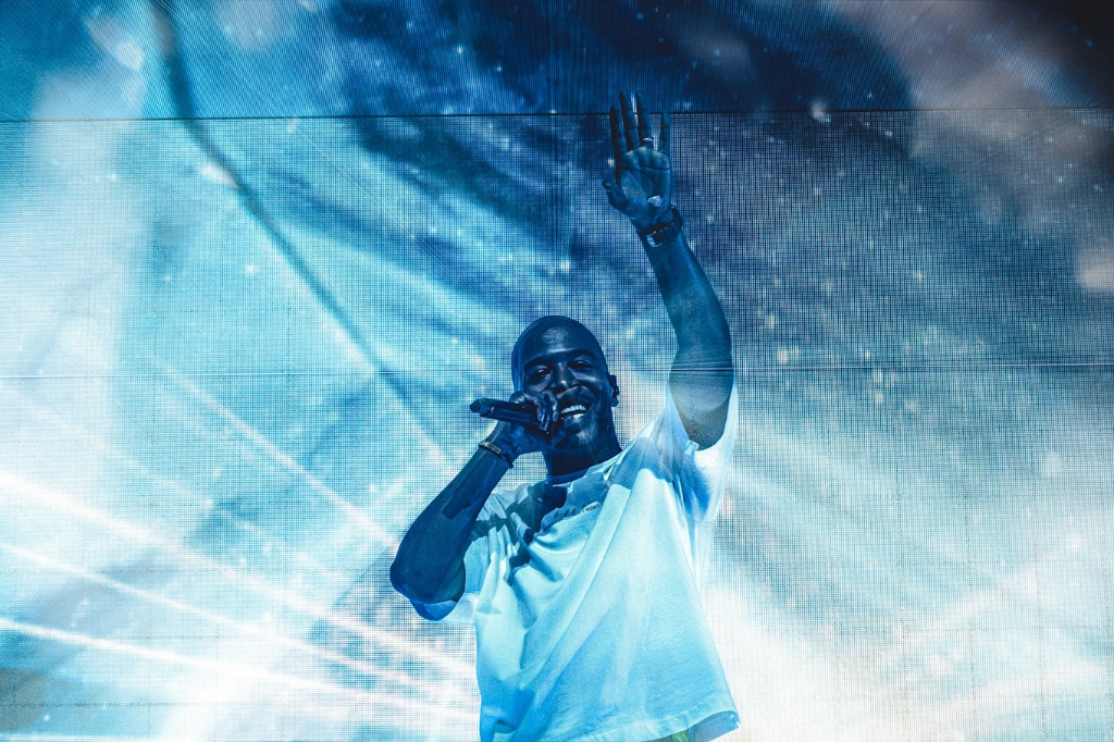 Kid Cudi performing during the Rebel Ragers Tour at Talking Stick Resort Amphitheater in Phoenix, AZ — concert photography by Anthony Cavale for Cavale Live