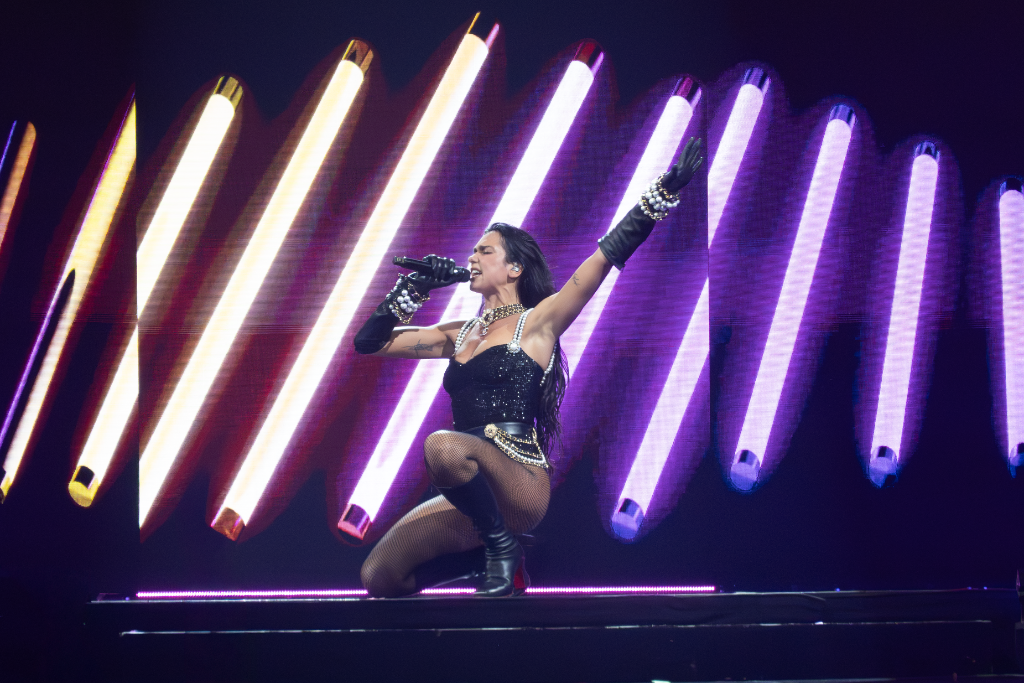 Dua Lipa — Cavale Live