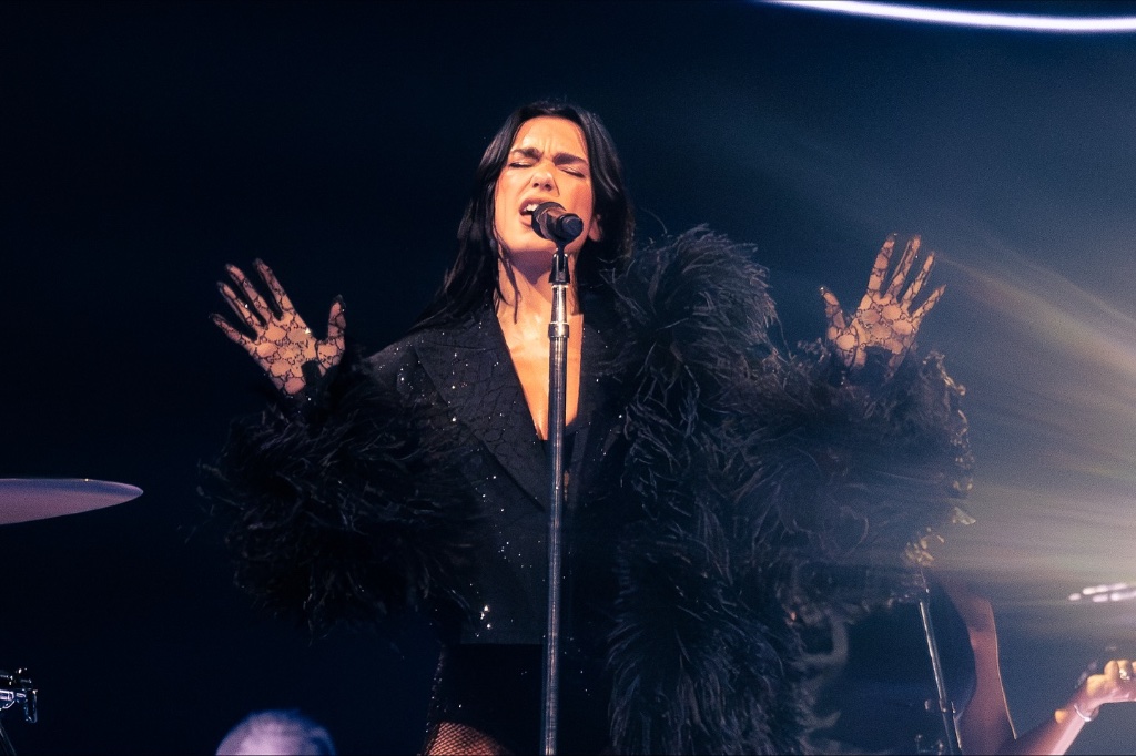 Dua Lipa — Cavale Live