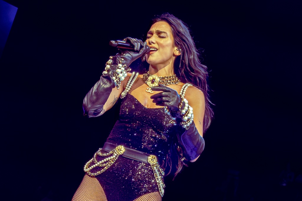 Dua Lipa — Cavale Live