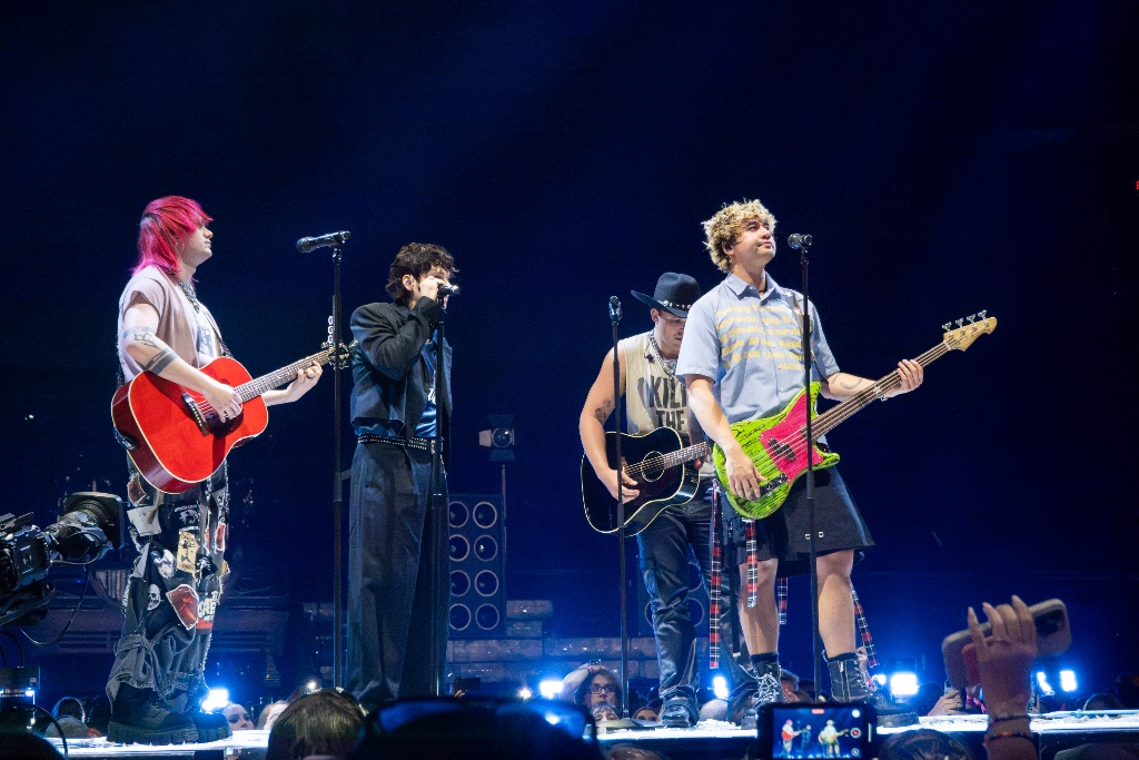 5 Seconds of Summer — Cavale Live