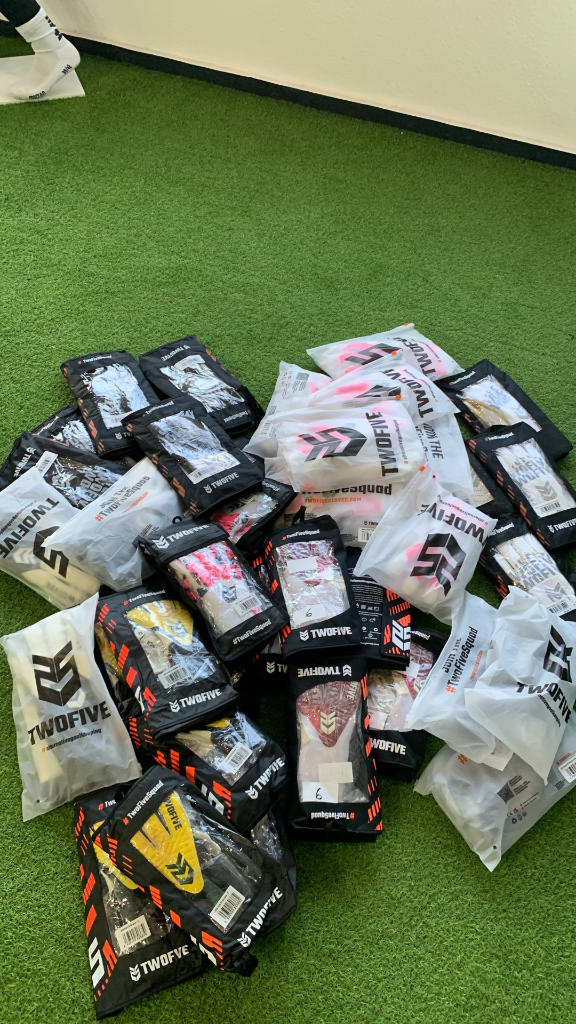 Material TwoFive - guantes de portero en la tienda El Hogar del Portero