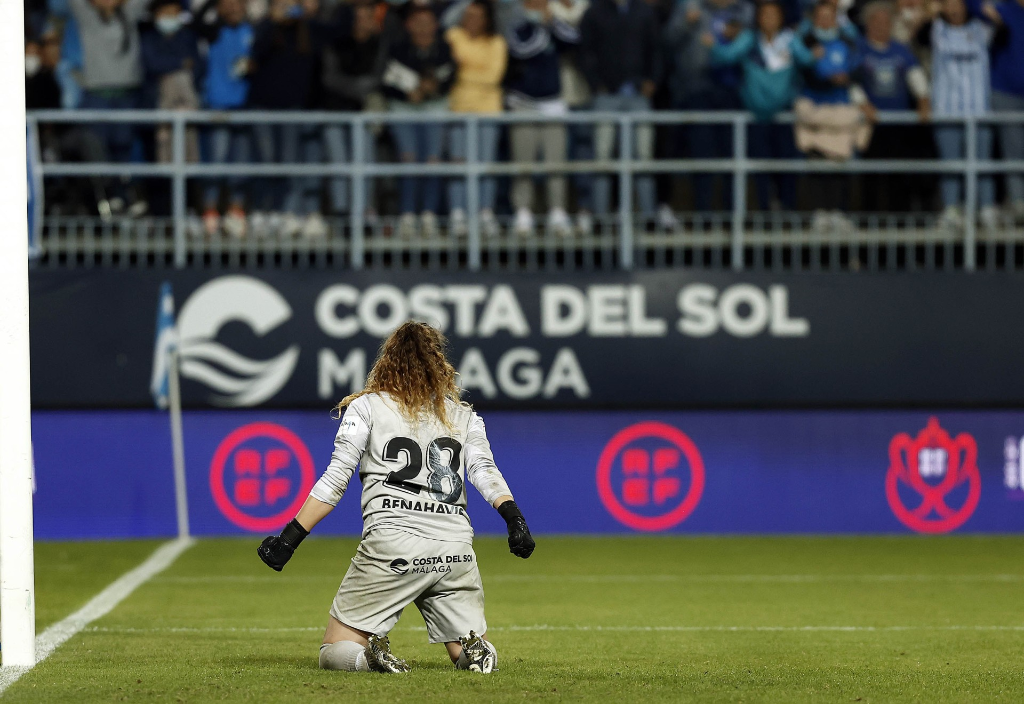 Portera celebrando en estadio