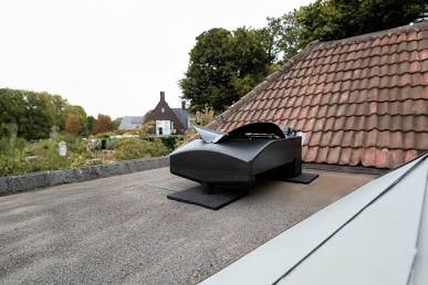 Weheat Blackbird geplaatst op een plat dak