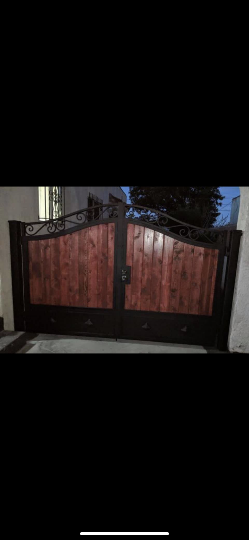 Wood & Iron Driveway Gate with Medallion